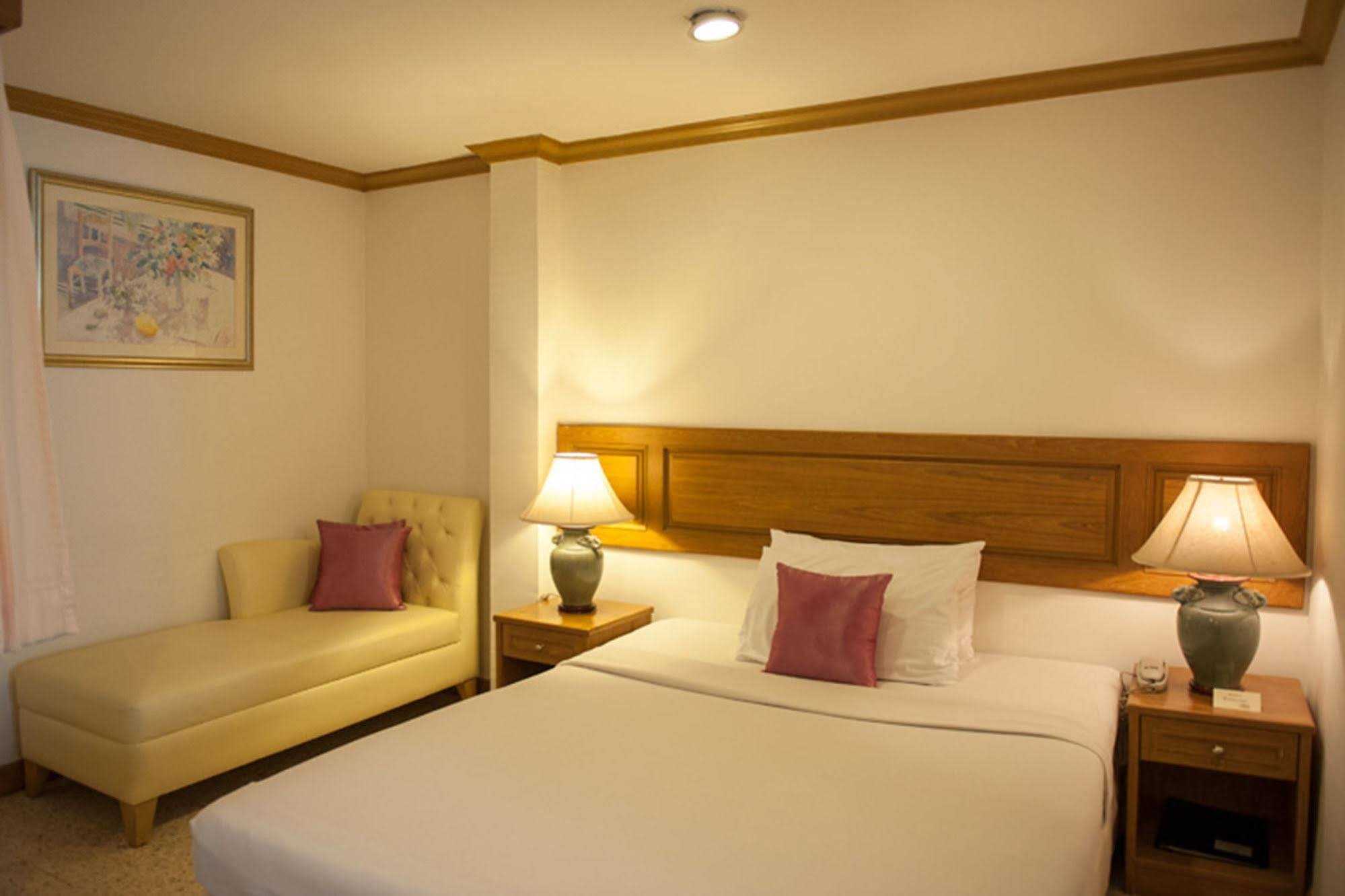 Lido Beach Hotel Патая Екстериор снимка