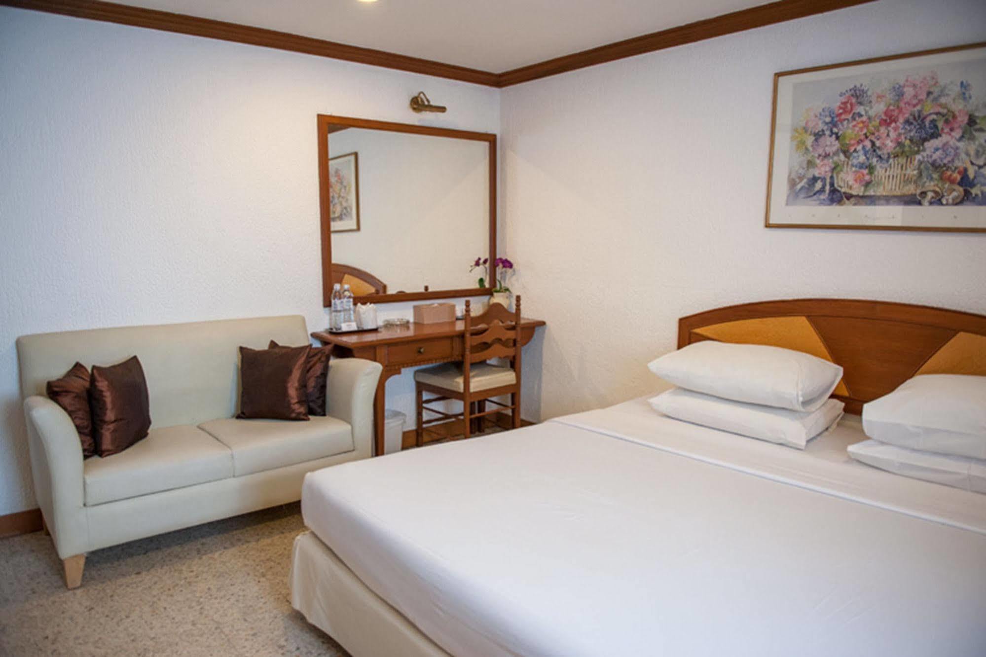 Lido Beach Hotel Патая Екстериор снимка