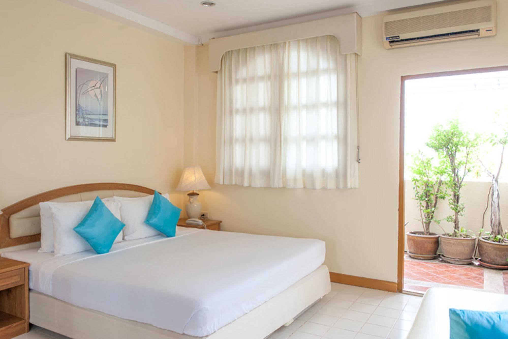 Lido Beach Hotel Патая Екстериор снимка