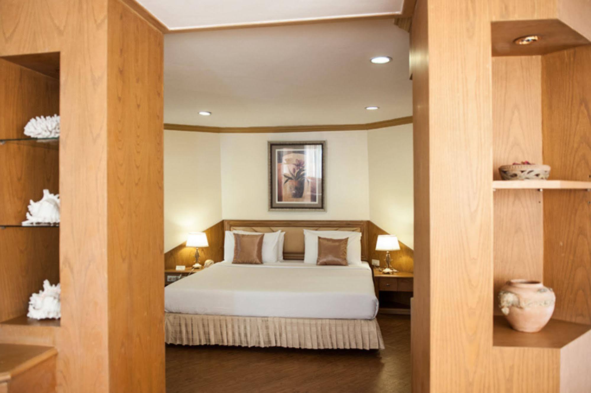 Lido Beach Hotel Патая Екстериор снимка